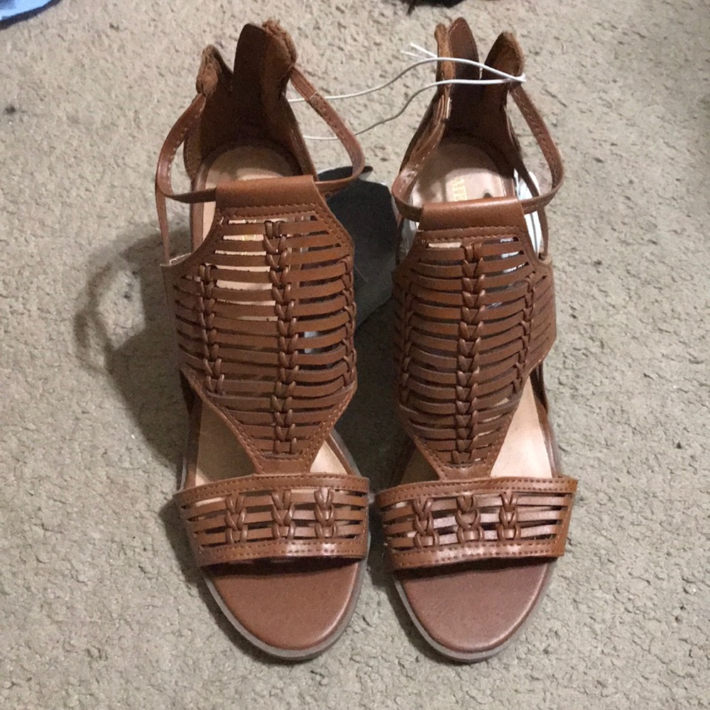 Brand new sandals with heel.
